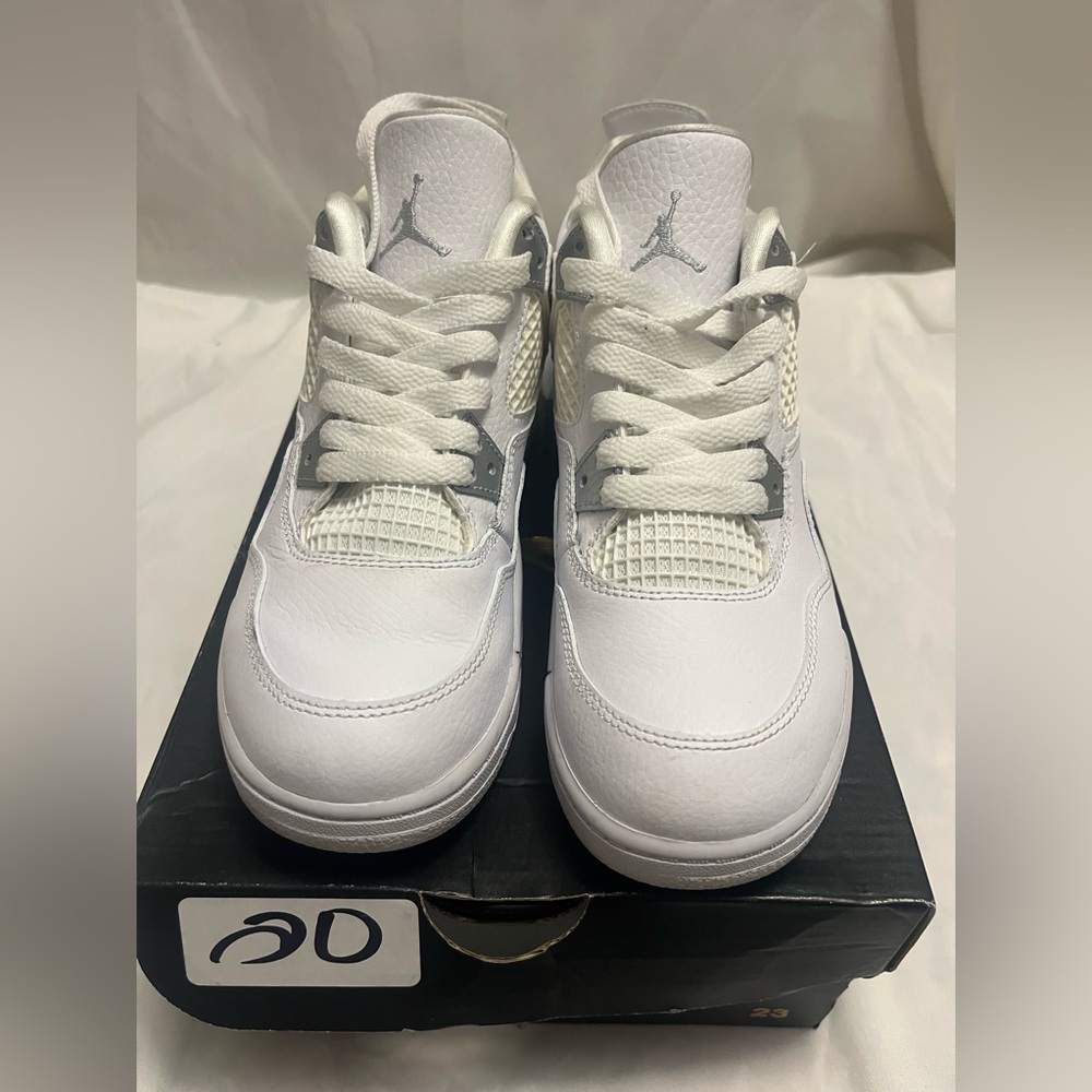 Jordan 4 Retro